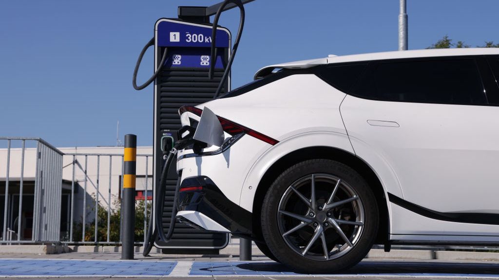 Koszty ładowania samochodów elektrycznych są coraz wyższe - uważają niemieccy kierowcy