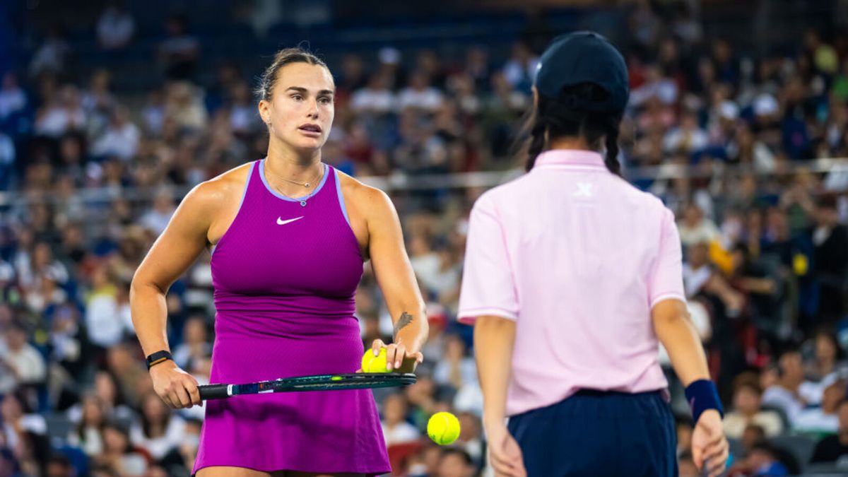 Getty Images / Robert Prange / Aryna Sabalenka i dziewczynka od podawania piłek