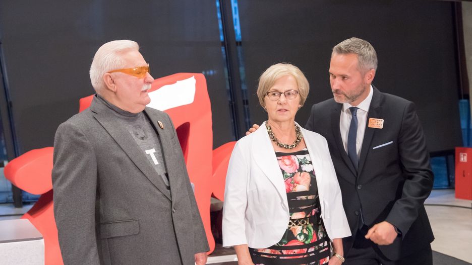 Lech, Danuta oraz Jarosław Wałęsowie w Europejskim Centrum Solidarności (zdj. arch.)