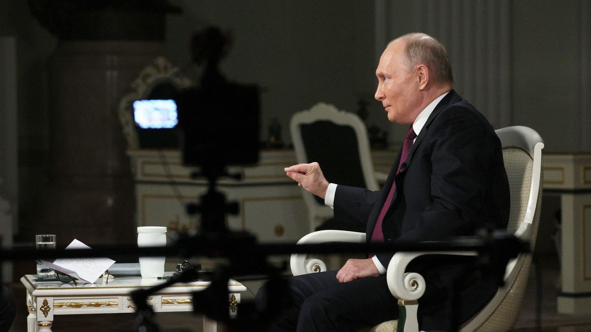 Russian President Vladimir Putin attends an interview with US journalist Tucker Carlson at the Kremlin in Moscow, Russia, 09 February 2024. EPA/GAVRIIL GRIGOROV/SPUTNIK/KREMLIN POOL MANDATORY CREDIT Dostawca: PAP/EPA.