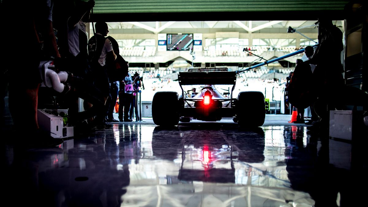 Zdjęcie okładkowe artykułu: Materiały prasowe / Williams Martini Racing / Na zdjęciu: bolid Williamsa w garażu