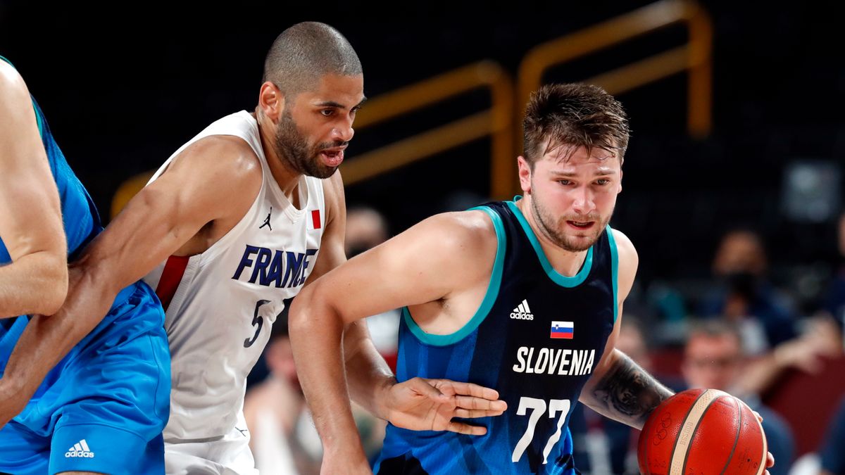 PAP/EPA / KIYOSHI OTA / Na zdjęciu: Nicolas Batum i Luka Doncić