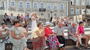Radom: Music Camp. Retro Potańcówka przy radomskich fontannach, zobacz zdjęcia i wideo