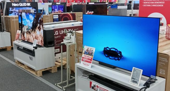 Dwie trzecie osób w wieku 13-24 lat korzysta z telewizora