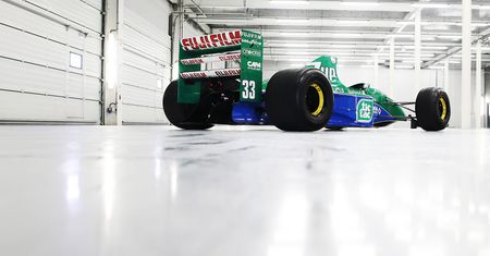 Pierwszy bolid F1 Schumachera trafił na sprzedaż. To gratka dla kolekcjonerów