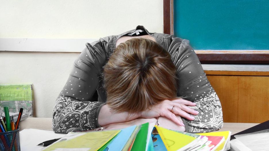 Wykończeni nauczyciele pracują ponad siły. "Nie mam czasu na normalne życie"