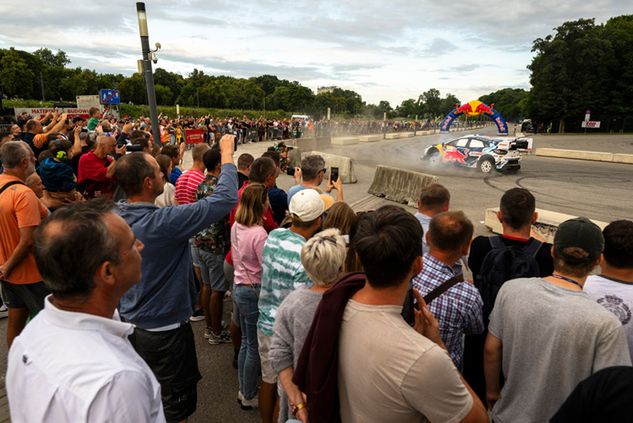 Tłumy obserwowały WRC Rally Show w Warszawie