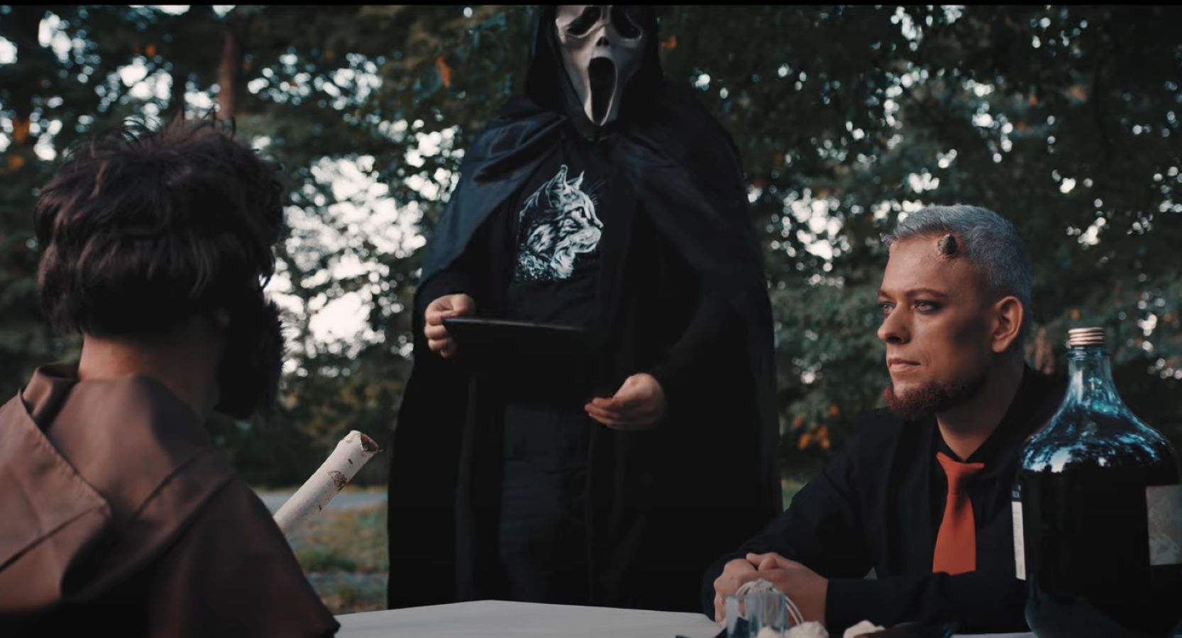 tytułowy "Świenty Paweł" podpisuje cyrograf z diabłem