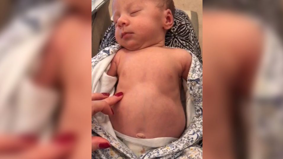 Dziwnie głęboki oddech śpiącej córeczki zaniepokoił mamę