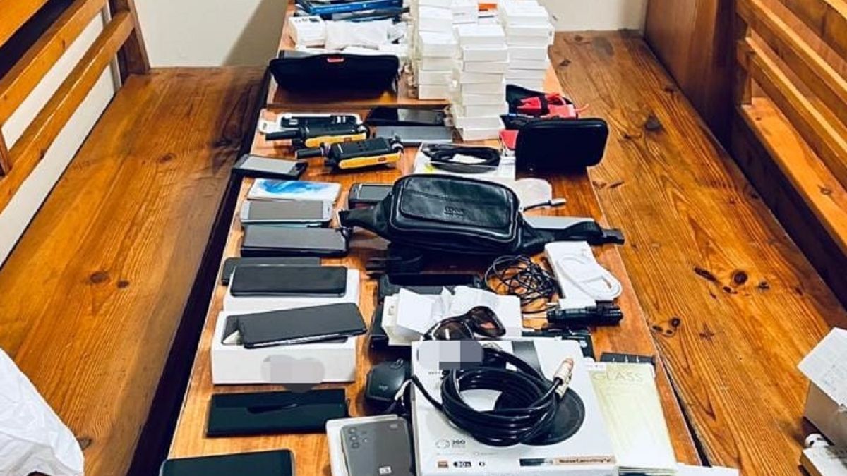 Okradł galerię, Wpadł, bo modlił się na przystanku 