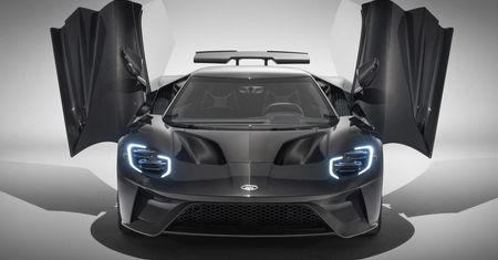 Ford GT przeszedł facelifting. Stracił lakier, ale zyskał więcej mocy
