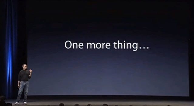 Steve Jobs na scenie (fot. youtube.com)