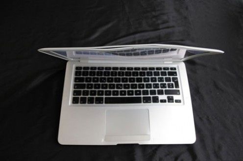 MacBook Air po upadku z 3000 metrów 2