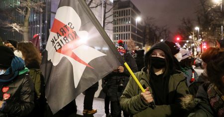 Aborcja w Polsce. Strajk Kobiet wzywa do protestów w całym kraju. Reakcja na uzasadnienie wyroku TK [Relacja na żywo]
