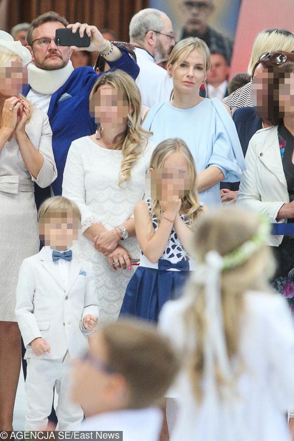 Edyta w ciąży i Cezary Pazura na komunii córki Amelii