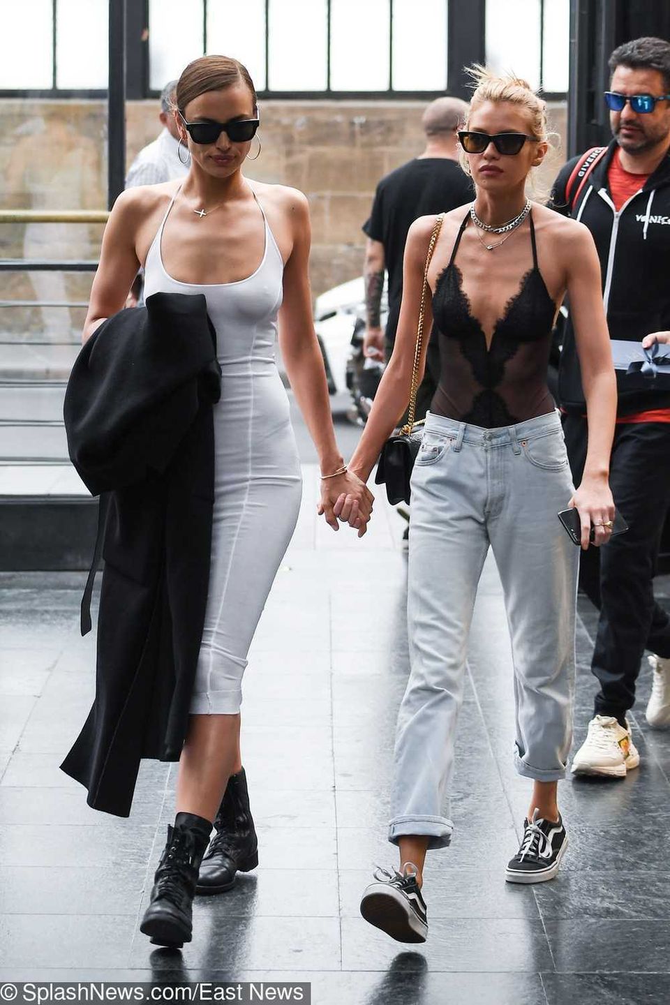 Irina Shayk i Stella Maxwell przyłapane przez paparazzi we Florencji