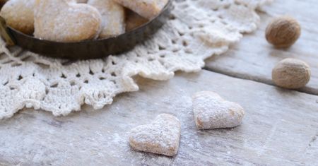 Pieczone mrożone ciasteczka zwykłe lub maślane