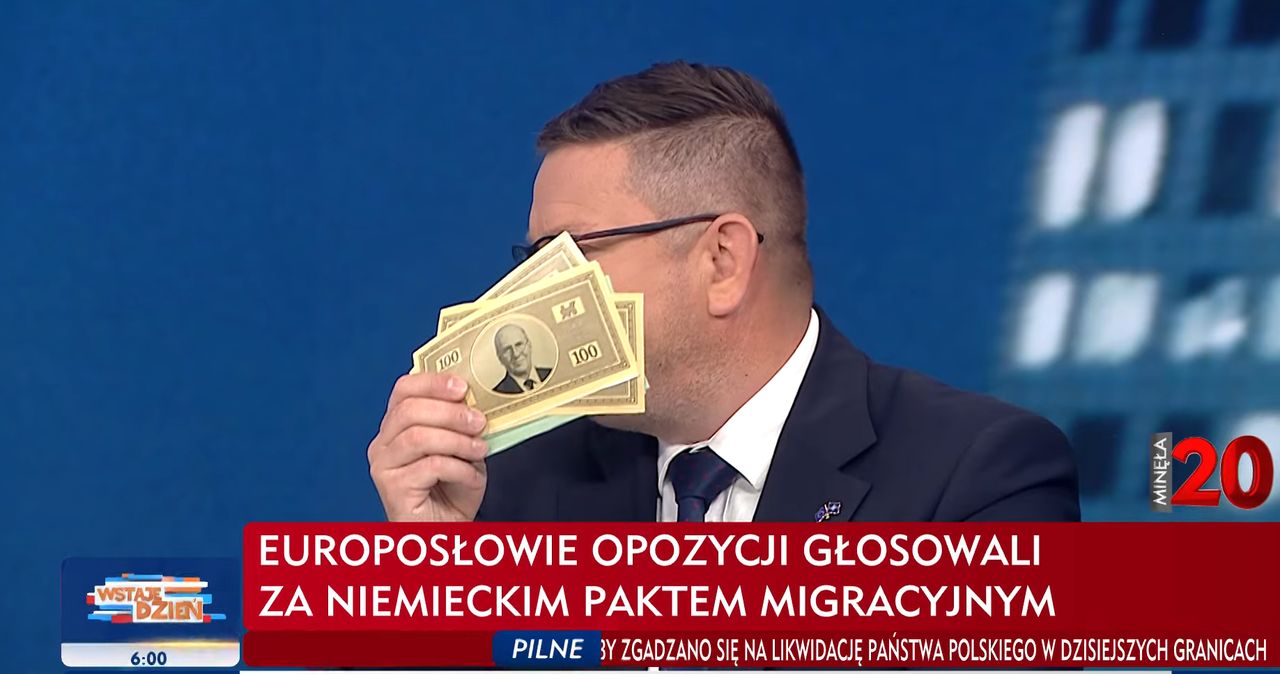 Przemysław Koperski w studiu TVP Info