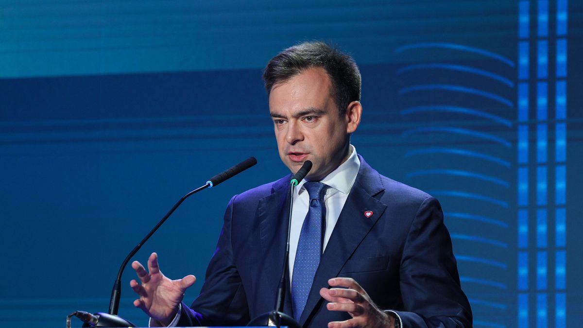 Warszawa, 25.06.2024. Minister finansów Andrzej Domański przemawia na otwarciu XVII ogólnopolskiej konferencji BGK dla JST pod hasłem �Dwie dekady w Unii Europejskiej. Przeszłość i przyszłość finansowania JST�, 25 bm. w Warszawie. (mr) PAP/Paweł Supernak