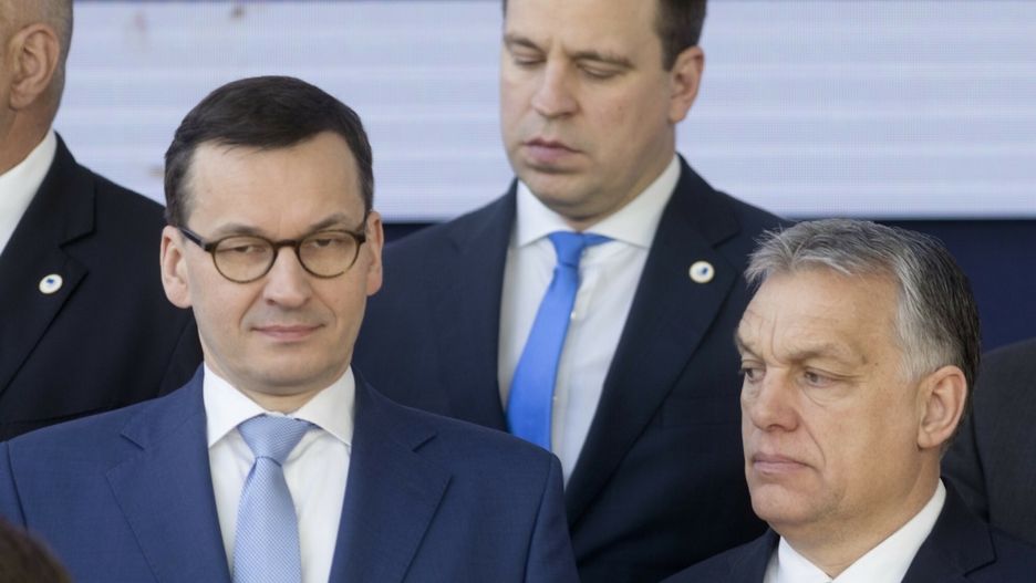 Polski premier Mateusz Morawiecki i premier Węgier Viktor Orban stawiają opór solidarności Europy wobec wyzwań migracyjnych