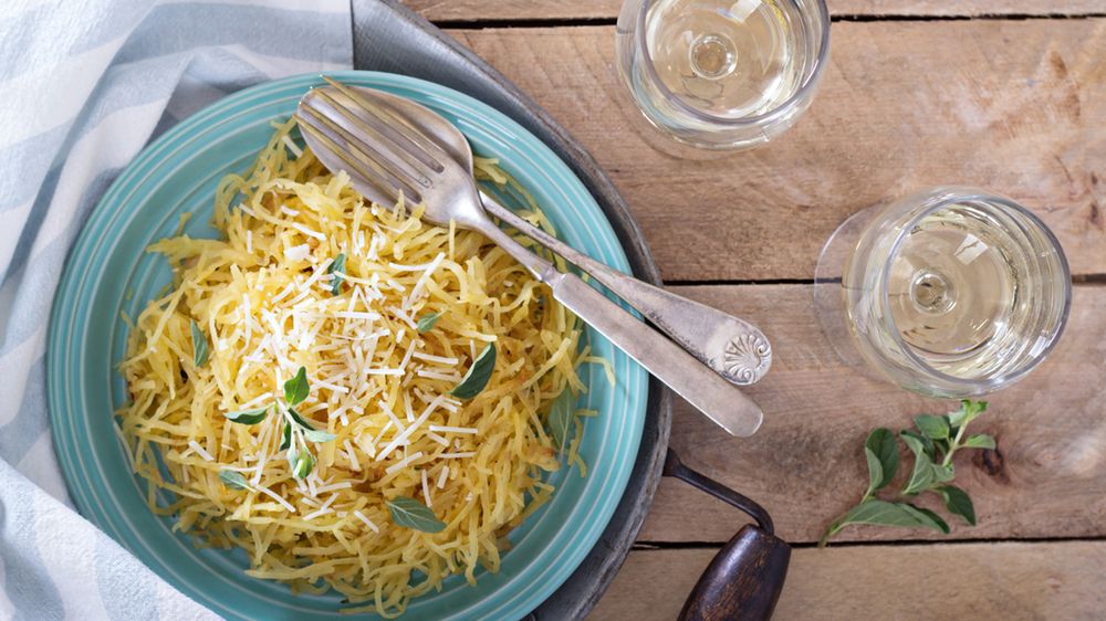 Ugotowany makaron bezglutenowy z kukurydzy