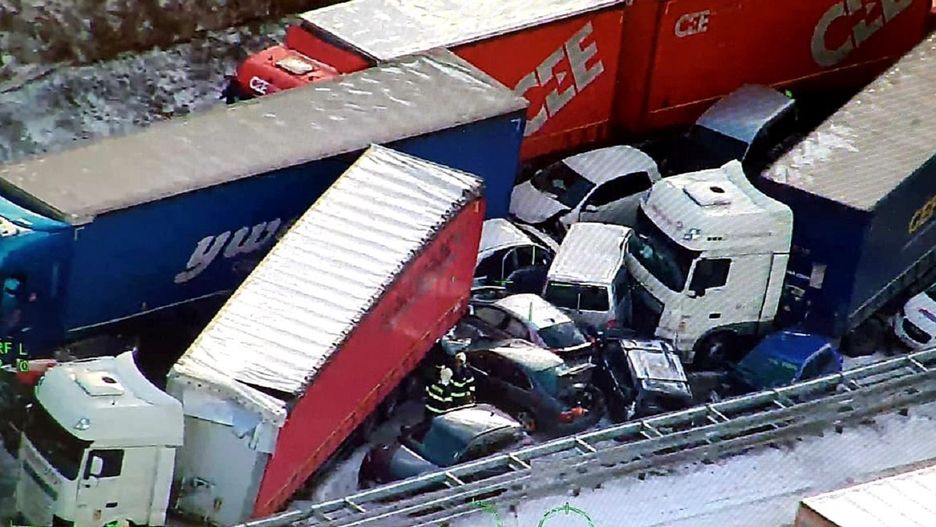 Śnieżyce w Czechach. W karambolu zderzyło się 36 samochodów