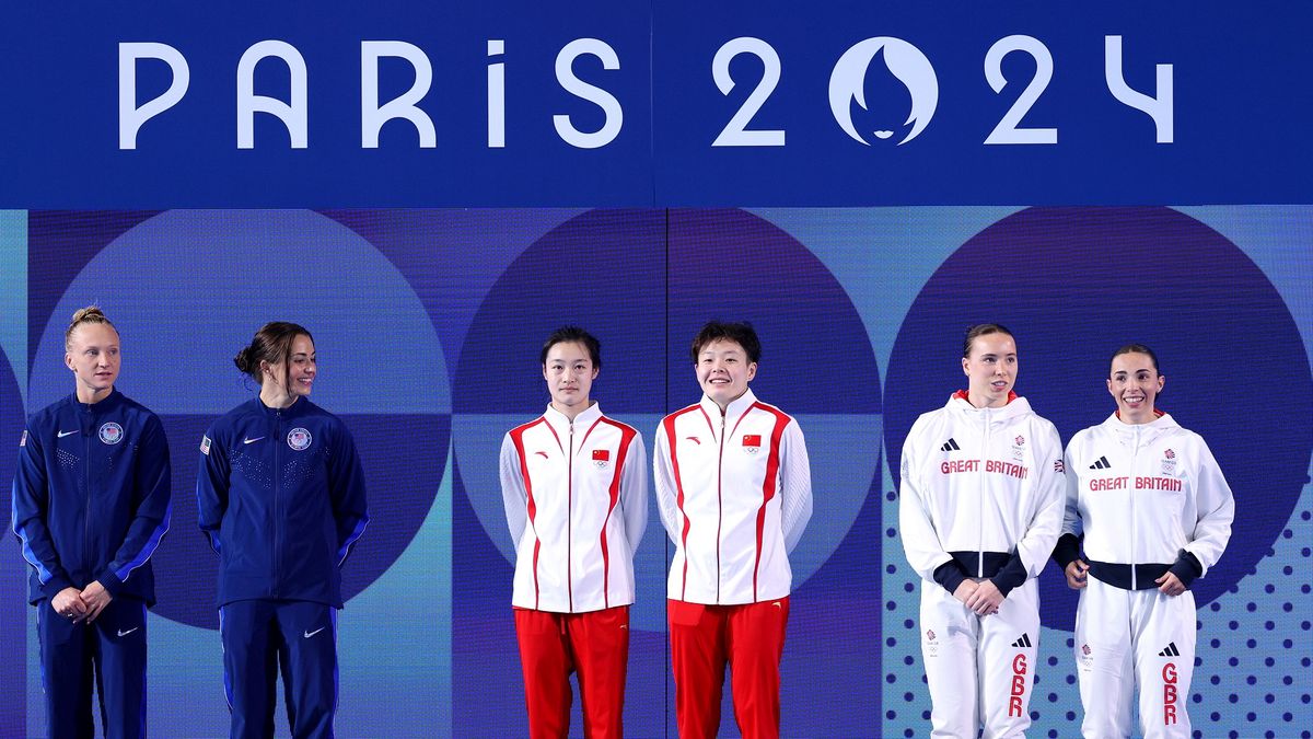 Zdjęcie okładkowe artykułu: Getty Images / Sarah Stier / Na zdjęciu: Podium w synchronicznych skokach do wody podczas IO 2024 w Paryżu.