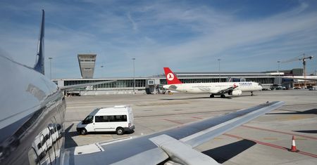 Okęcie przyjmie jeszcze więcej pasażerów. I szykuje się na Centralny Port Lotniczy