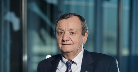 Henryk Owsiejew zaczynął od produkcji metalowych szaf dla Wojska Ludowego. Dziś sprzedaje je na cały świat