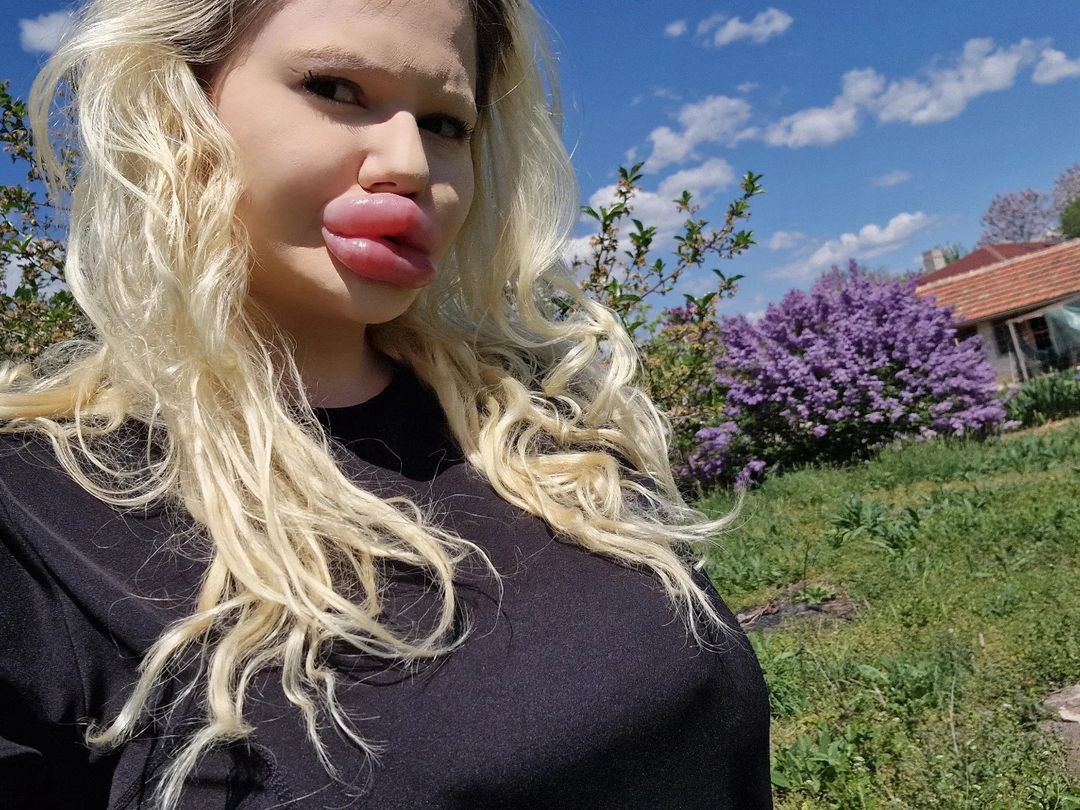 Andrea Ivanova, znana jako "bułgarska Barbie"