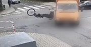 Dostawczak zajechał drogę rowerzyście. Doszło do bardzo groźnie wyglądającego wypadku