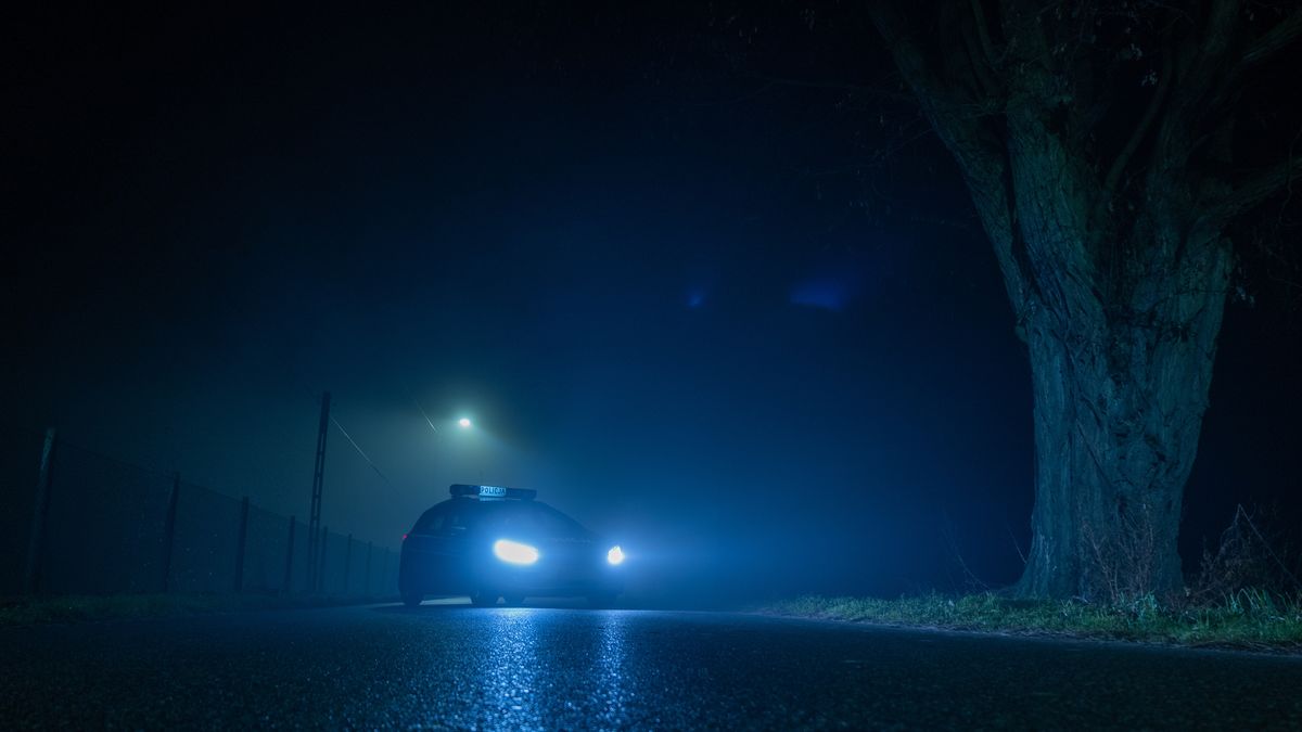 Na zdjęciu radiowóz nocą - foto ilustracyjne