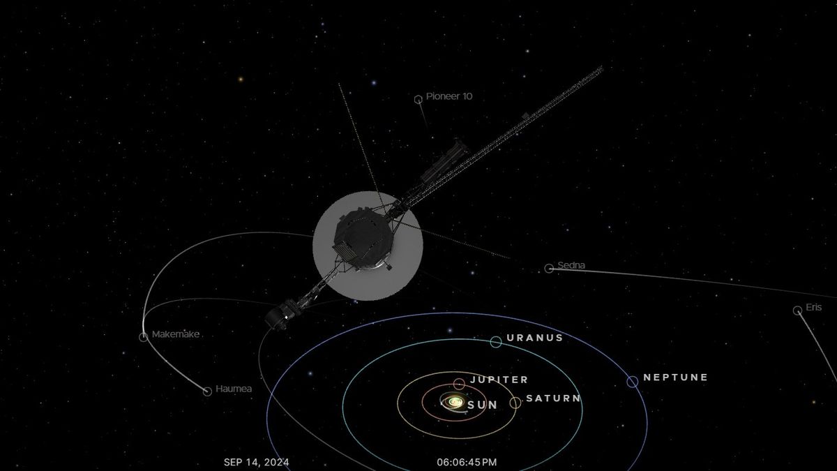 Antena sondy Voyager 1&nbsp;musi być zwrócona dokładnie w stronę Ziemi. (fot: NASA Eyes on the Solar System)