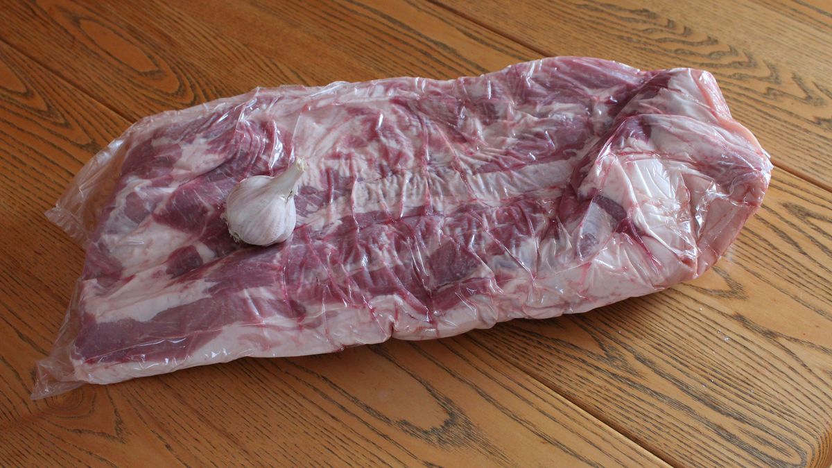 Surowa polędwica wieprzowa bez kości (samo mięso)