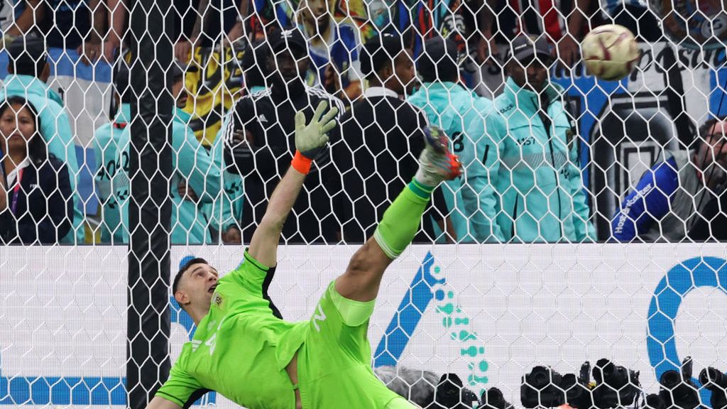 Zdjęcie okładkowe artykułu: Getty Images /  Zhizhao Wu / Na zdjęciu: Emiliano Martinez