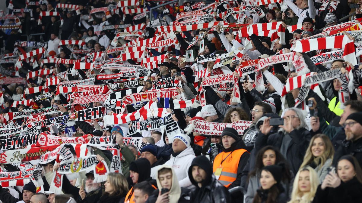 PAP / Marian Zubrzyck / Na zdjęciu: Kibice ŁKS-u Łódź.