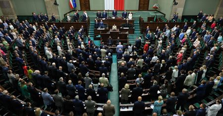Podwyżki dla posłów. Wynagrodzenie, diety, ryczałty na biura