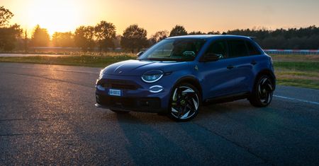 Pierwsza jazda: Abarth 600e - ile zostało z dawnego skorpiona?