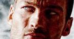 Andy Whitfield oddaje "Spartakusa" Liamowi McIntyre