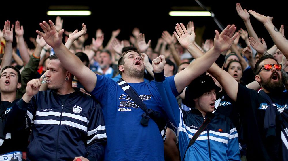 Fan Hoffenheim czyści zęby na trybunach Anfield