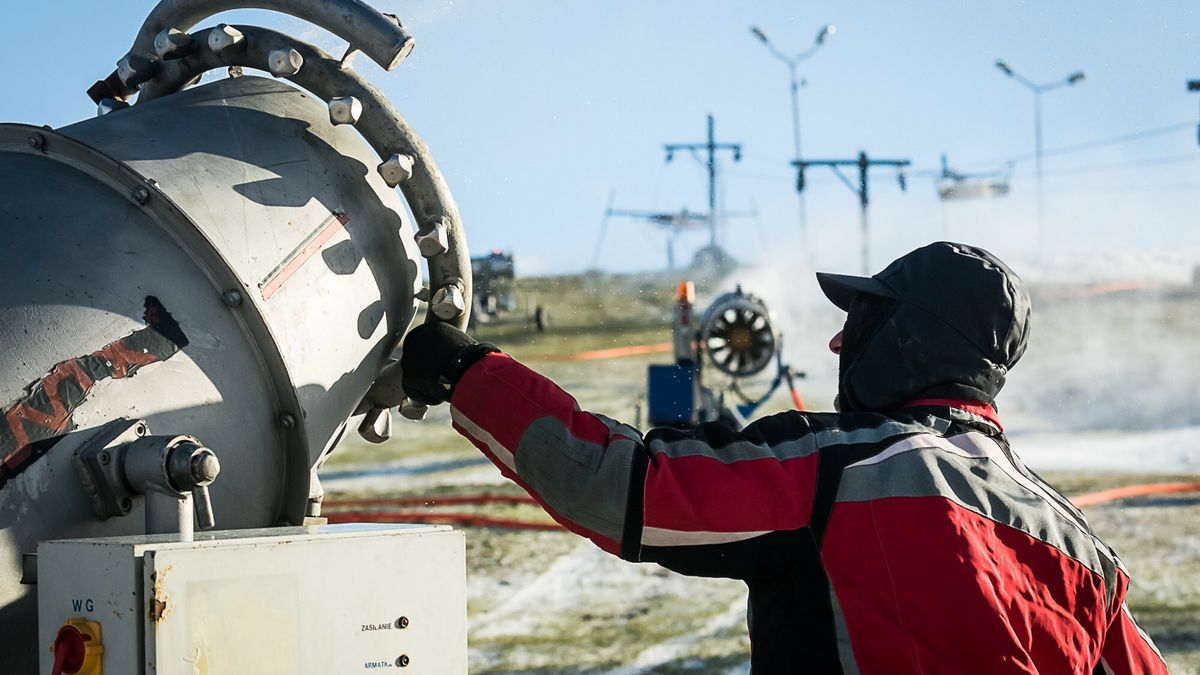 W Bydgoszczy brakuje ?niegu
05.01.2017 BYDGOSZCZ MYSLECINEK STOK NARCIARSKI NASNIEZANIE.  FOT: TOMASZ CZACHOROWSKI/POLSKA PRESS