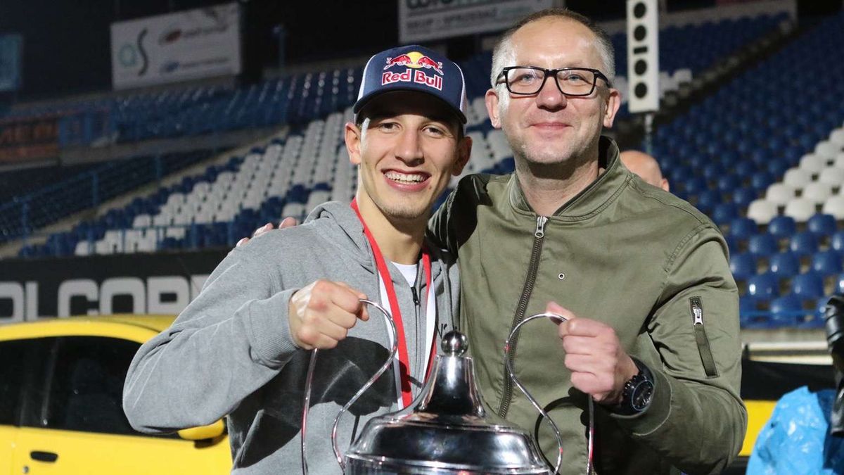 WP SportoweFakty / Jakub Brzózka / Na zdjęciu: Piotr Pawlicki z prezydentem Łukaszem Borowiakiem