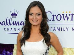 Danica McKellar wygląda zjawiskowo