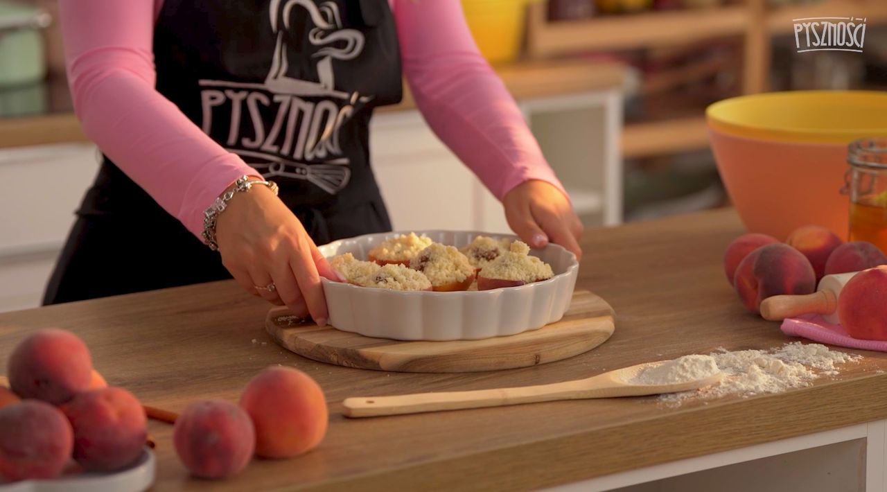 Peaches with crumble