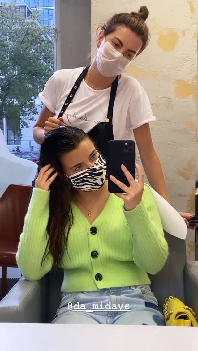 Julia Wieniawa u fryzjera
