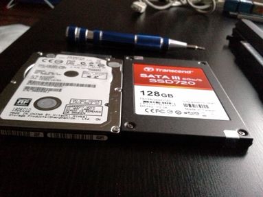 Po lewej- oryginalny dysk, po prawej mój SSD