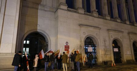 Spali w nocy w ministerstwie. "Nie pojedziemy stąd"