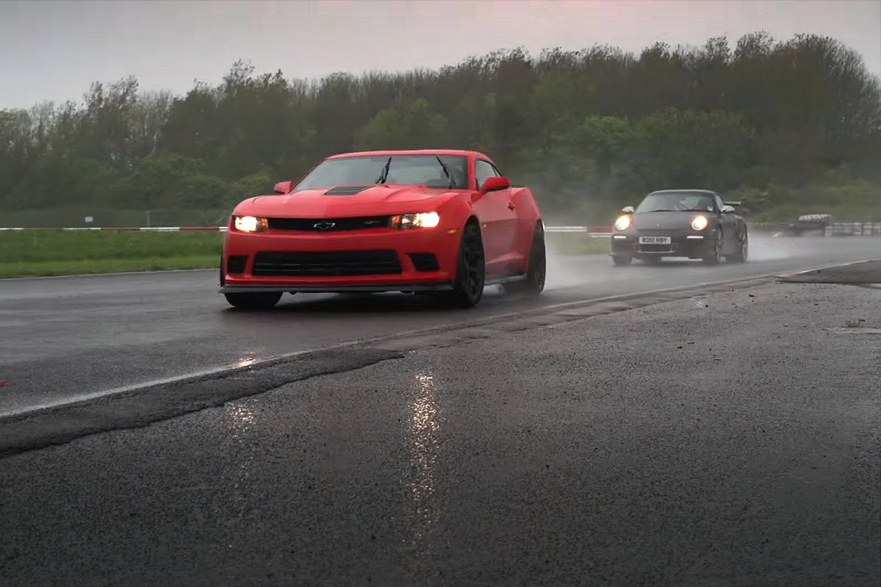 Chevrolet Camaro Z28 vs. Porsche 997 GT3 RS