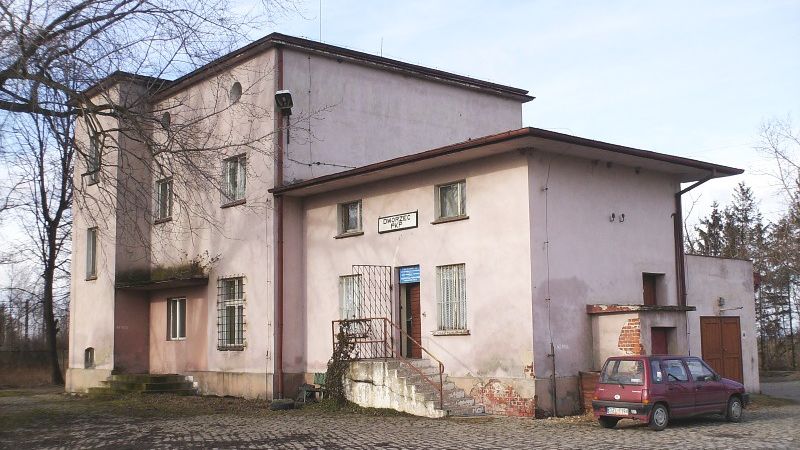 Budynek dworca kolejowego w Pawłowicach Małych