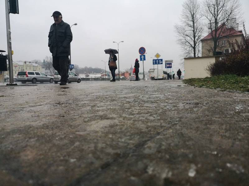 ślisko gołoledź pogoda deszcz marznący